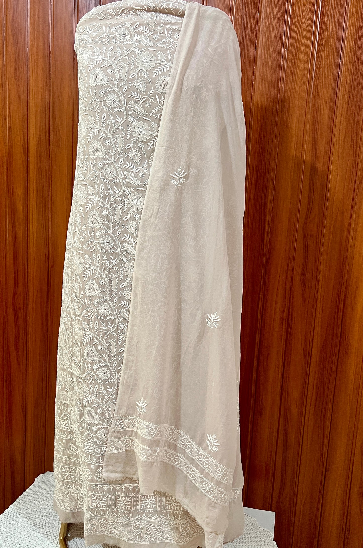 Suhaan 3 taar Chikankari front and back embroidered kurta and dupatta
