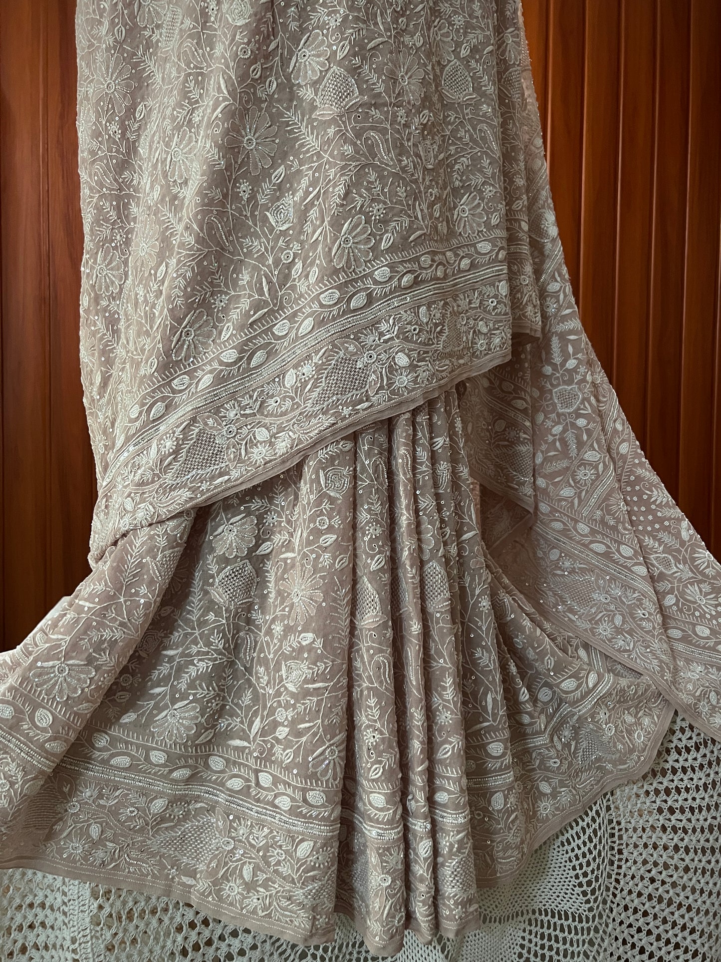 Suhaan Chikankari Do Taar Saree