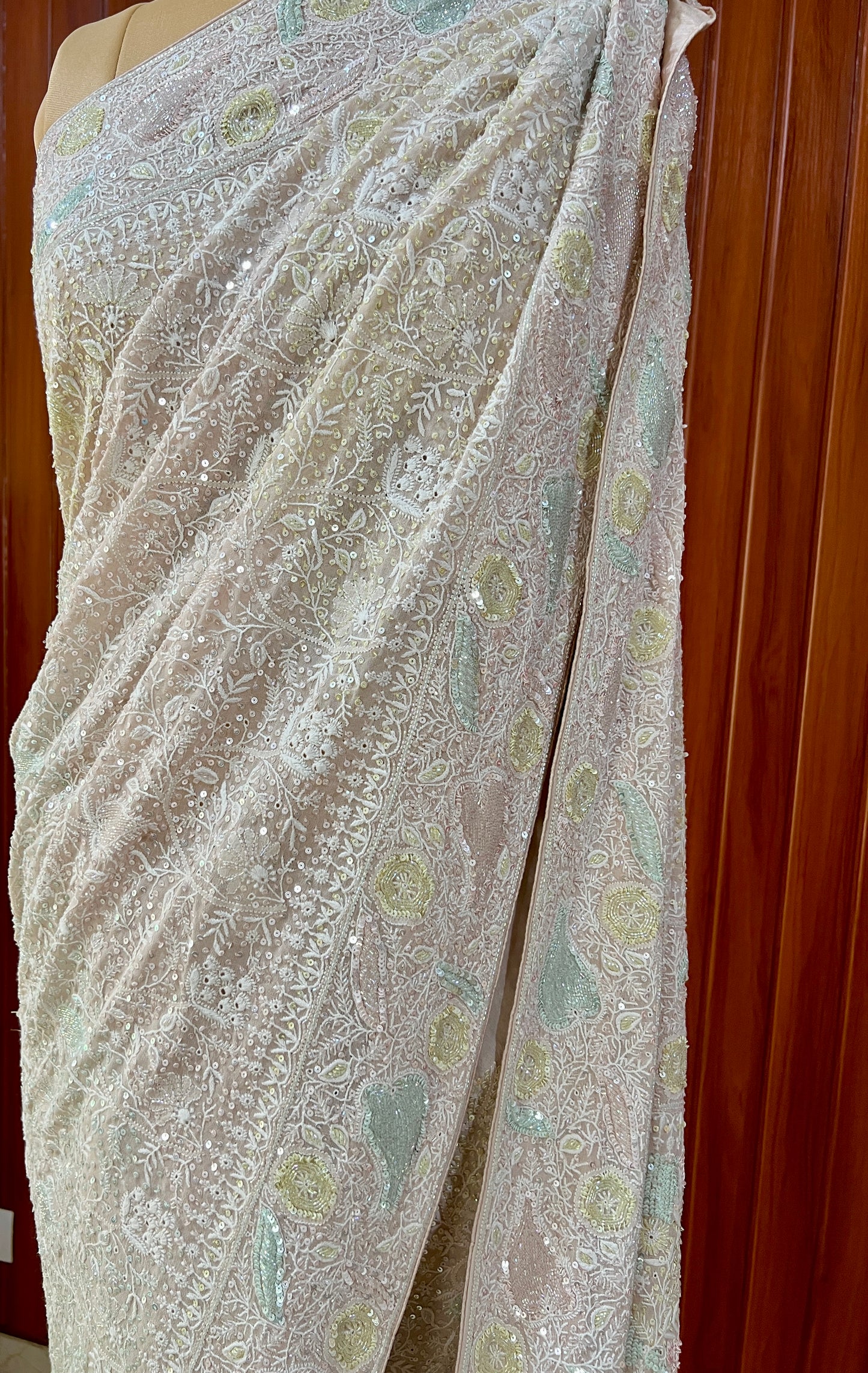Suhaan Chikankari Ek Taar Saree