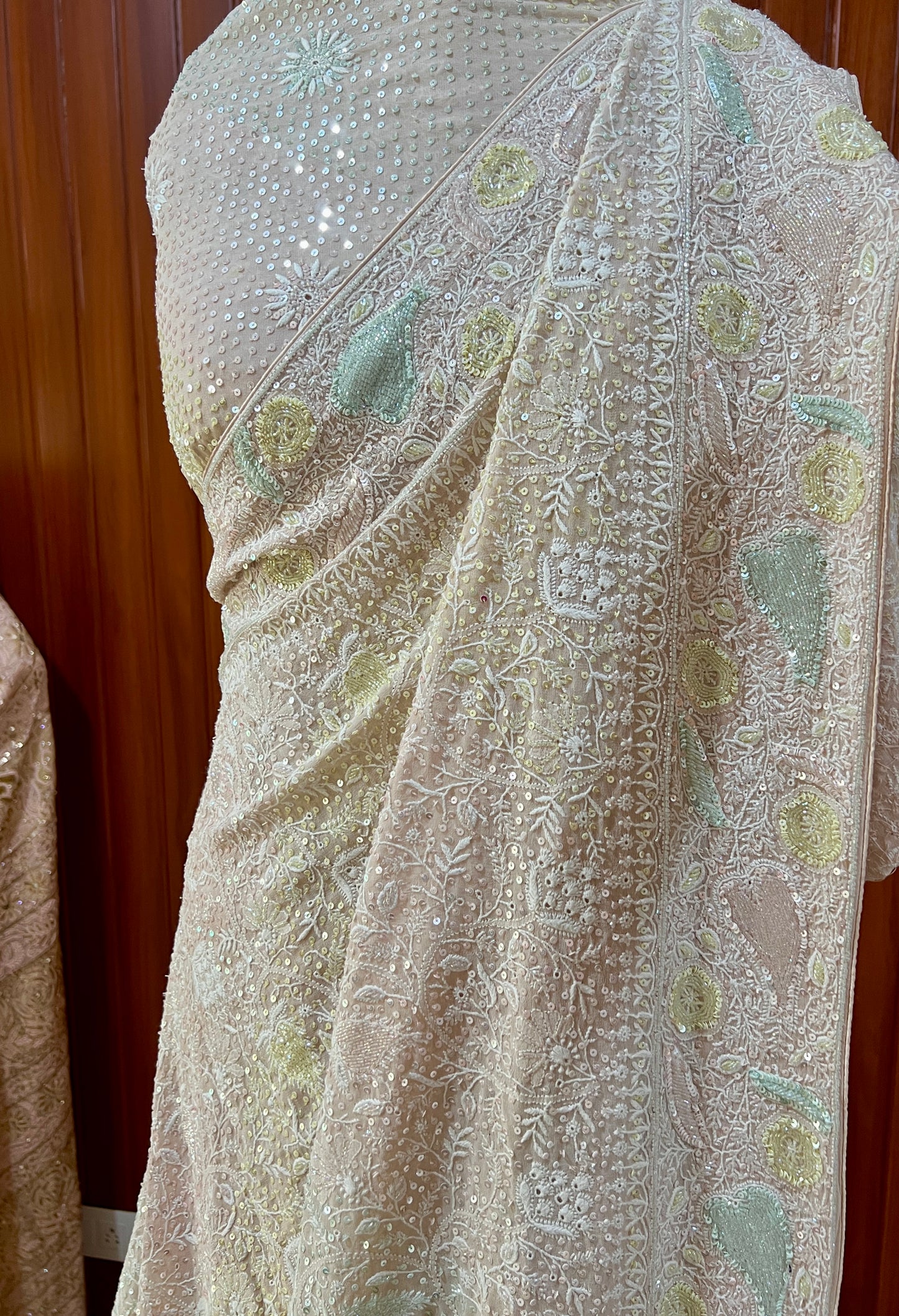 Suhaan Chikankari Ek Taar Saree