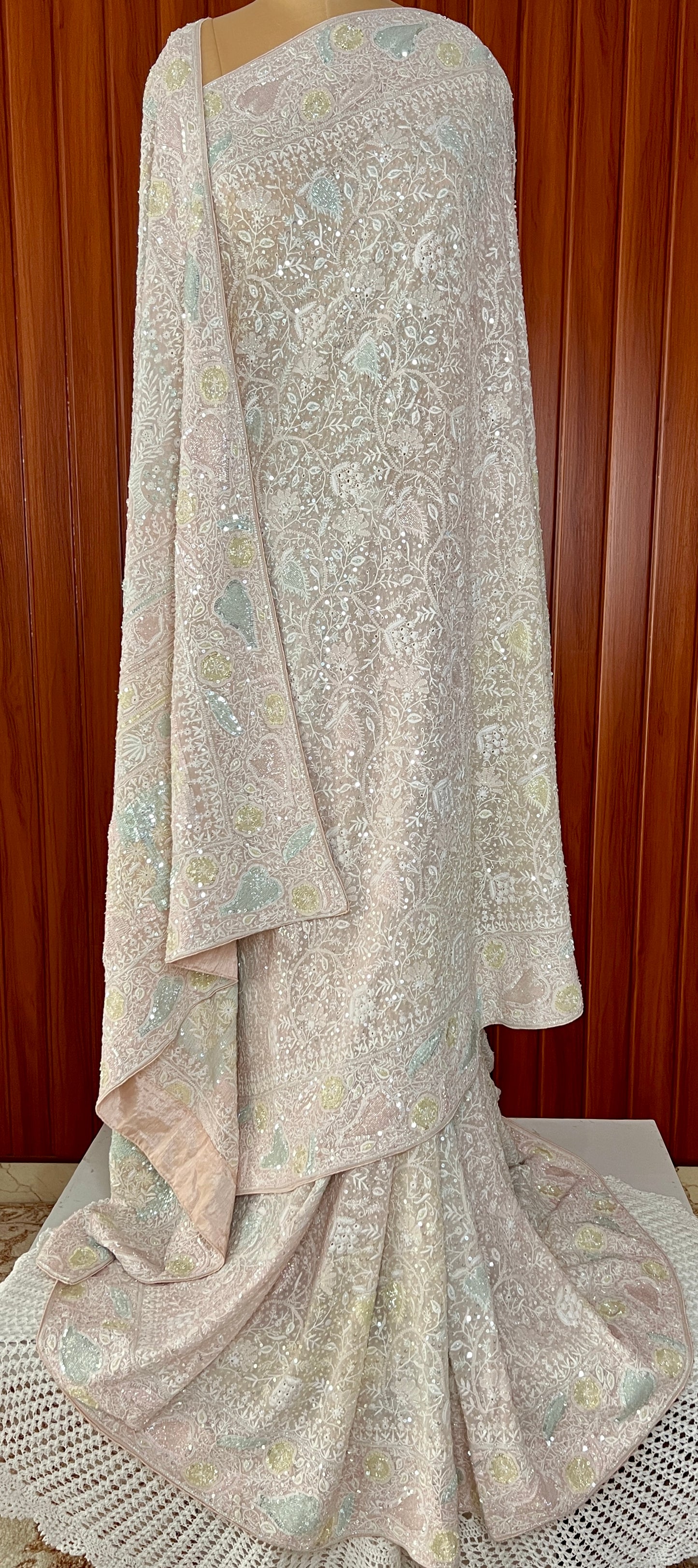 Suhaan Chikankari Ek Taar Saree