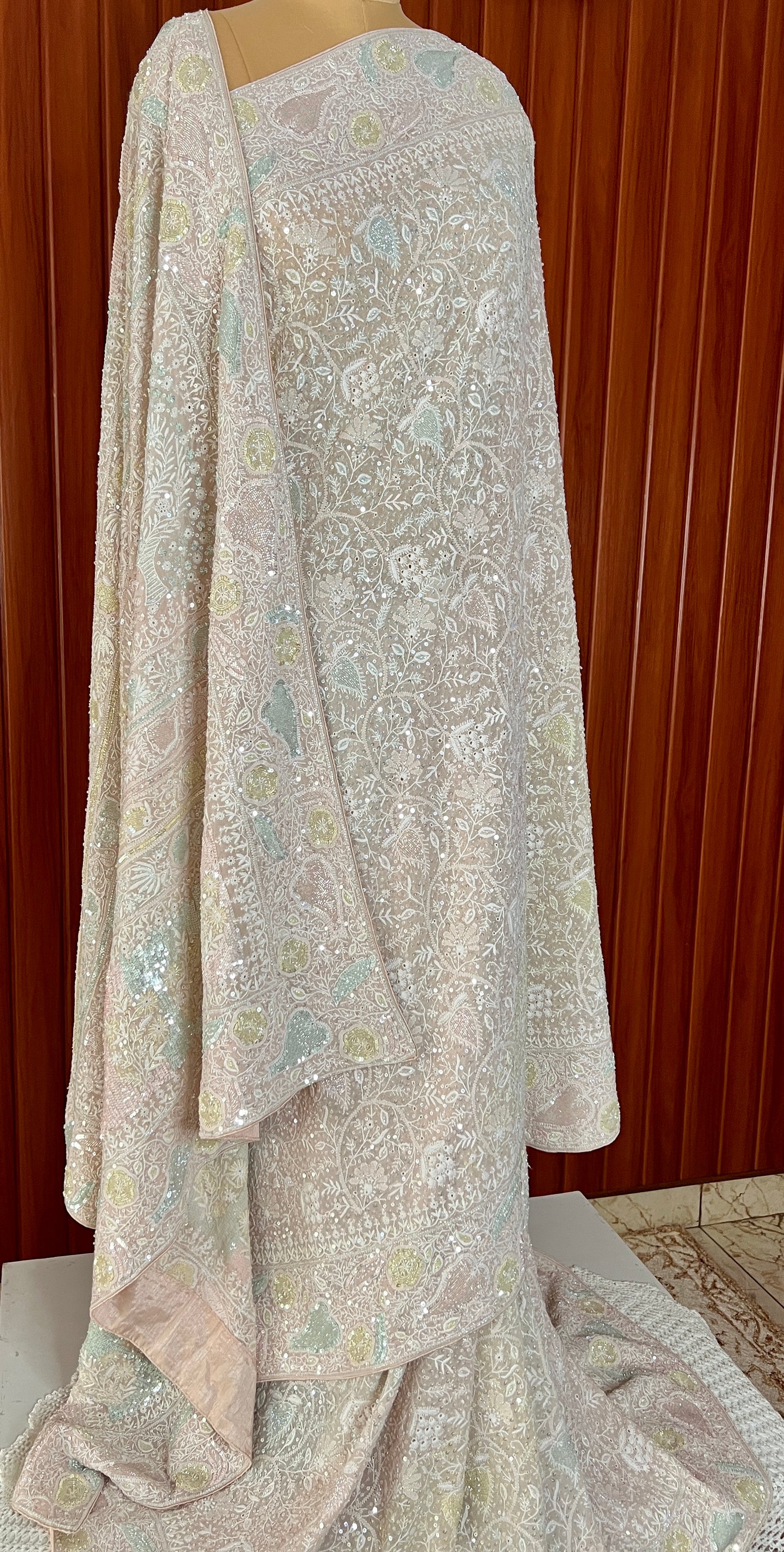 Suhaan Chikankari Ek Taar Saree