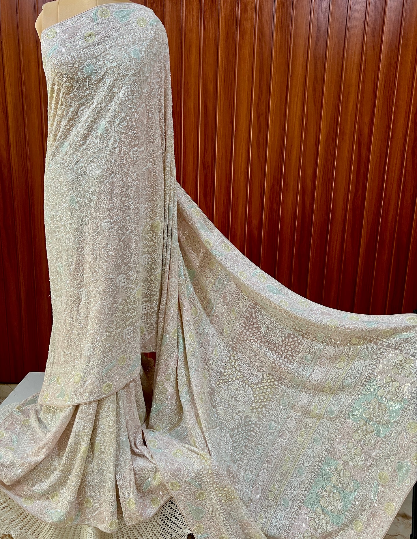 Suhaan Chikankari Ek Taar Saree