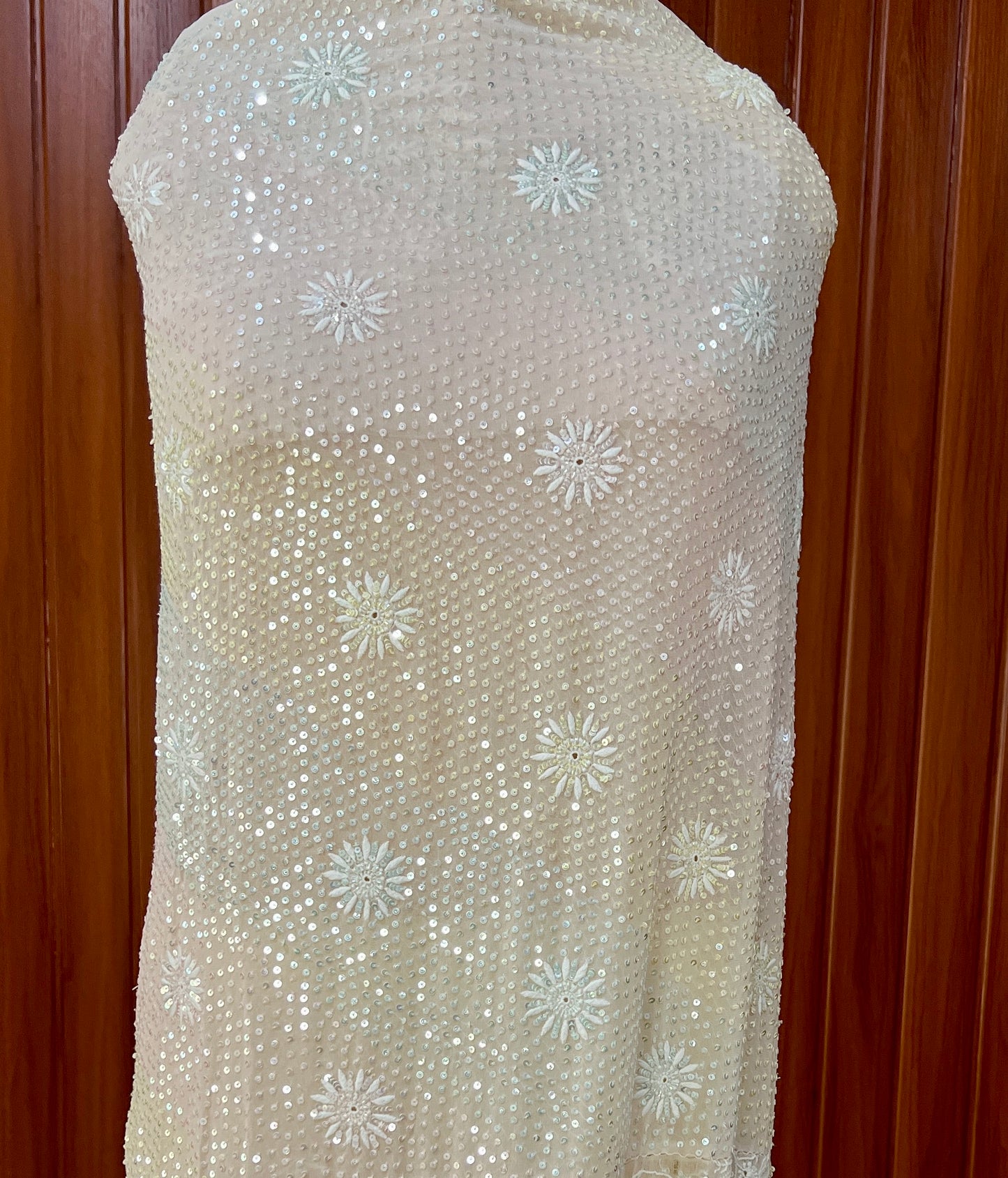 Suhaan Chikankari Ek Taar Saree