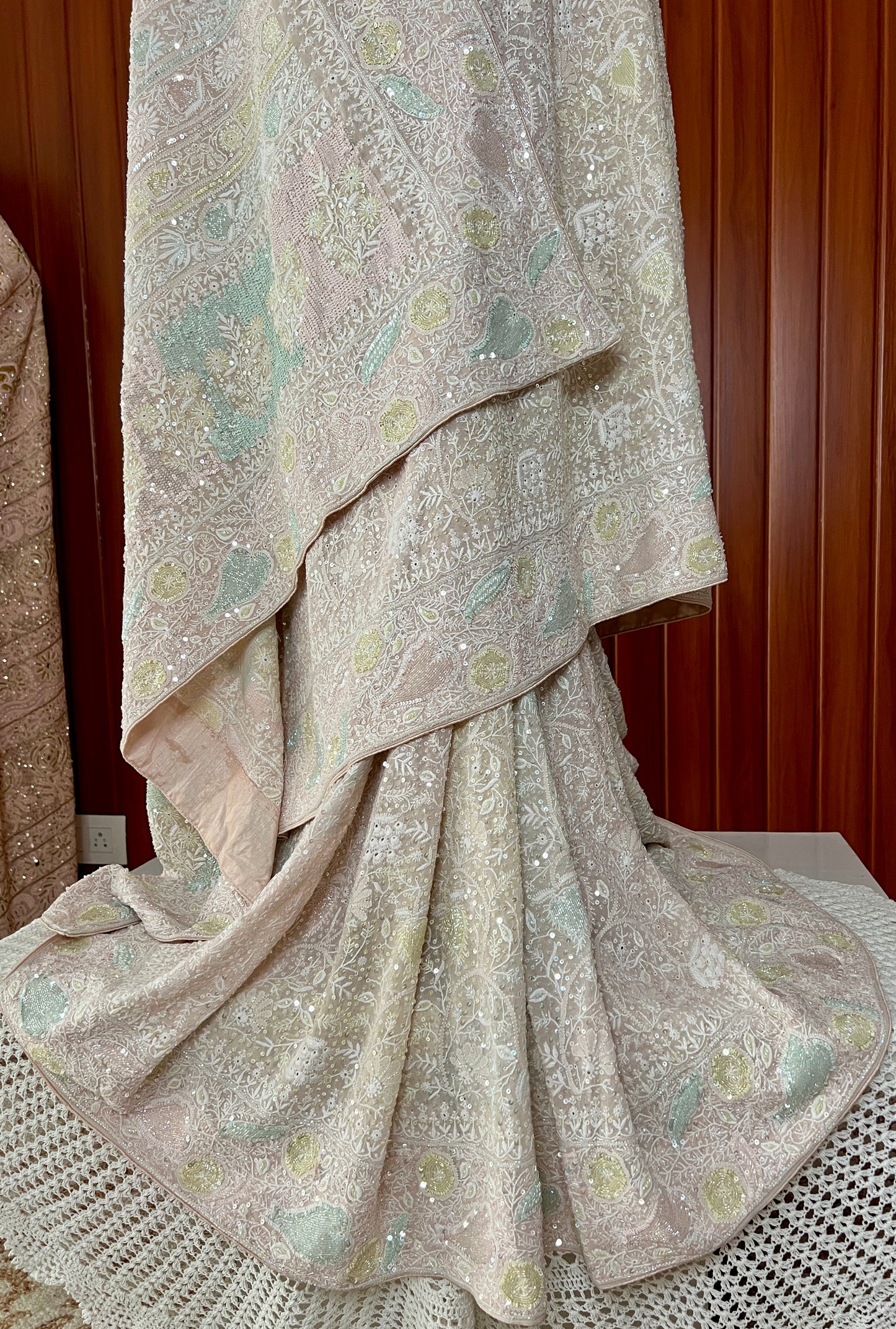 Suhaan Chikankari Ek Taar Saree