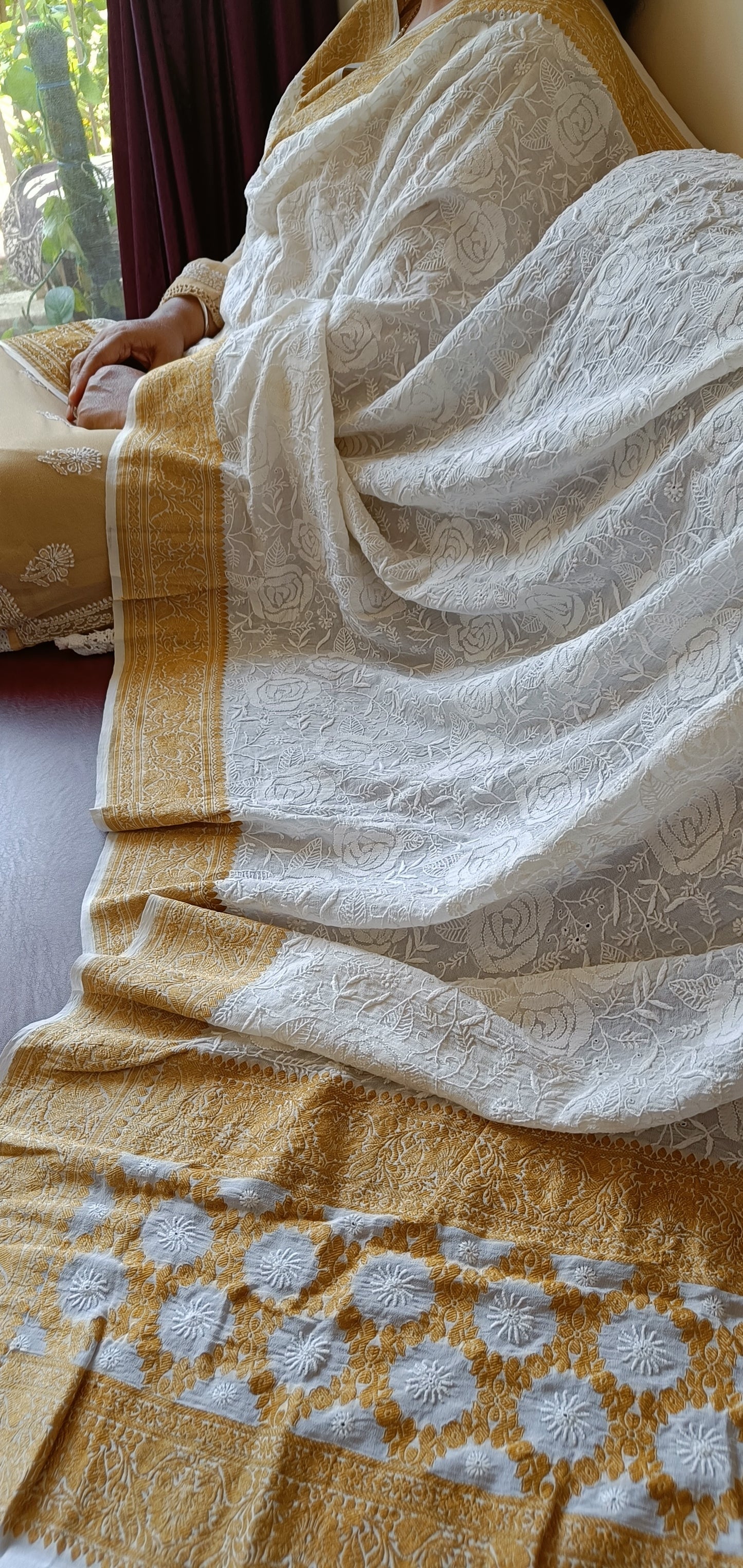 Ruhani 3 taar Gulaab Pattern Chikankari Pure Georgette Dupatta
