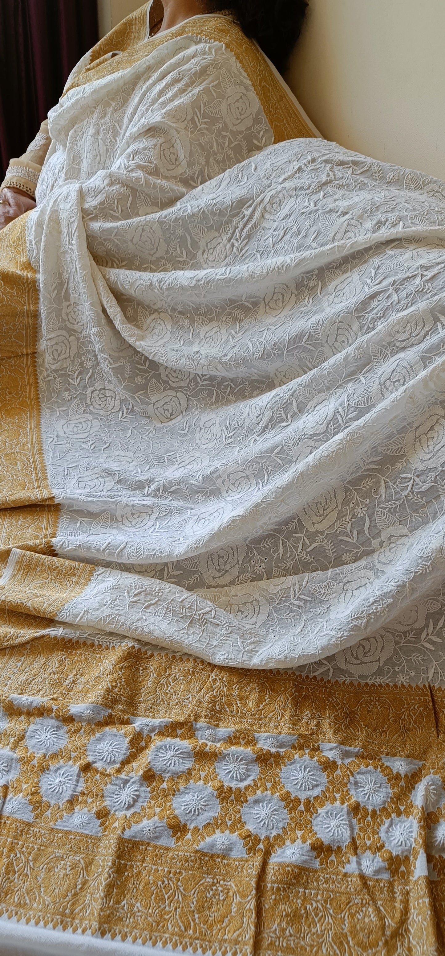 Ruhani 3 taar Gulaab Pattern Chikankari Pure Georgette Dupatta