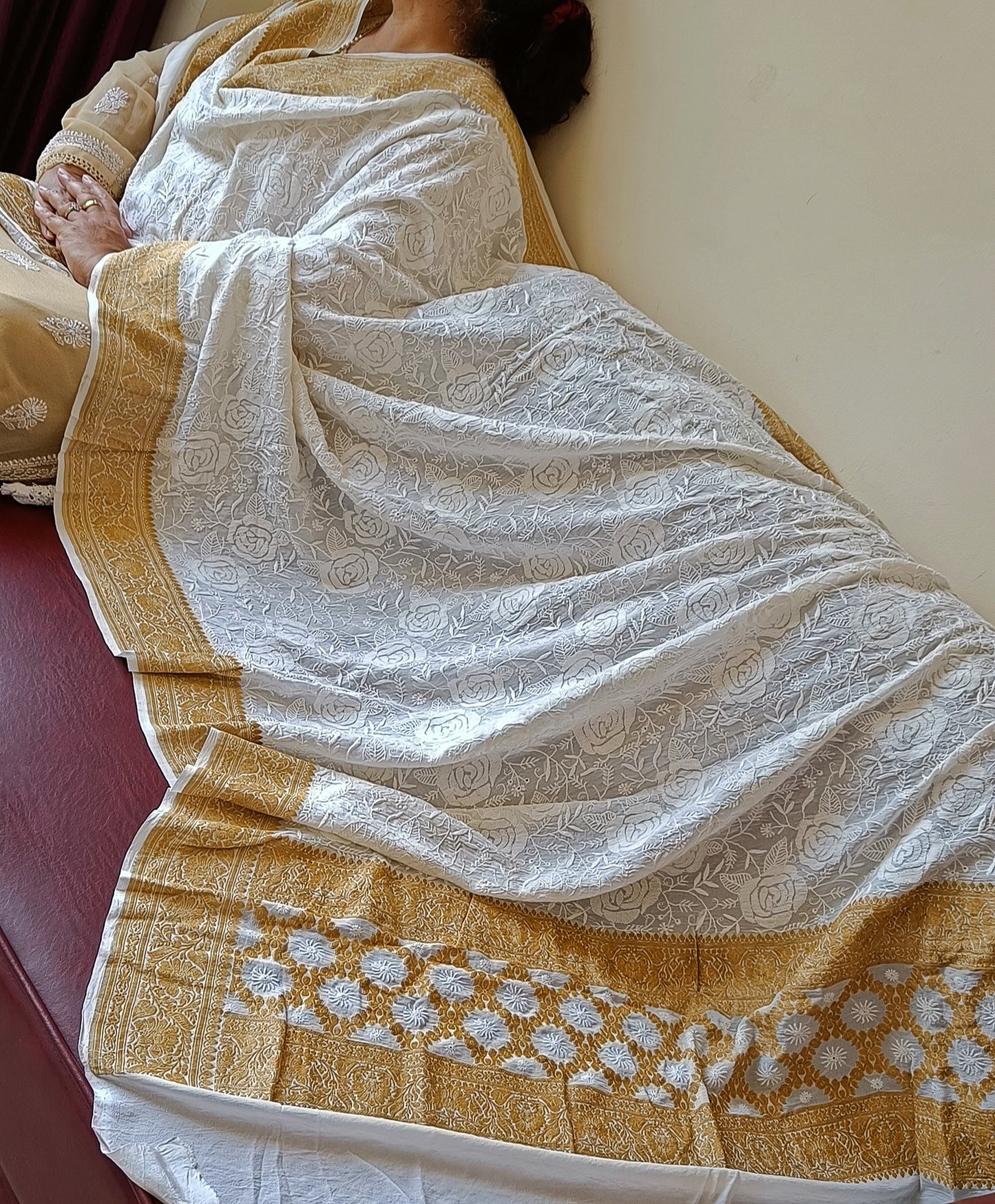 Ruhani 3 taar Gulaab Pattern Chikankari Pure Georgette Dupatta