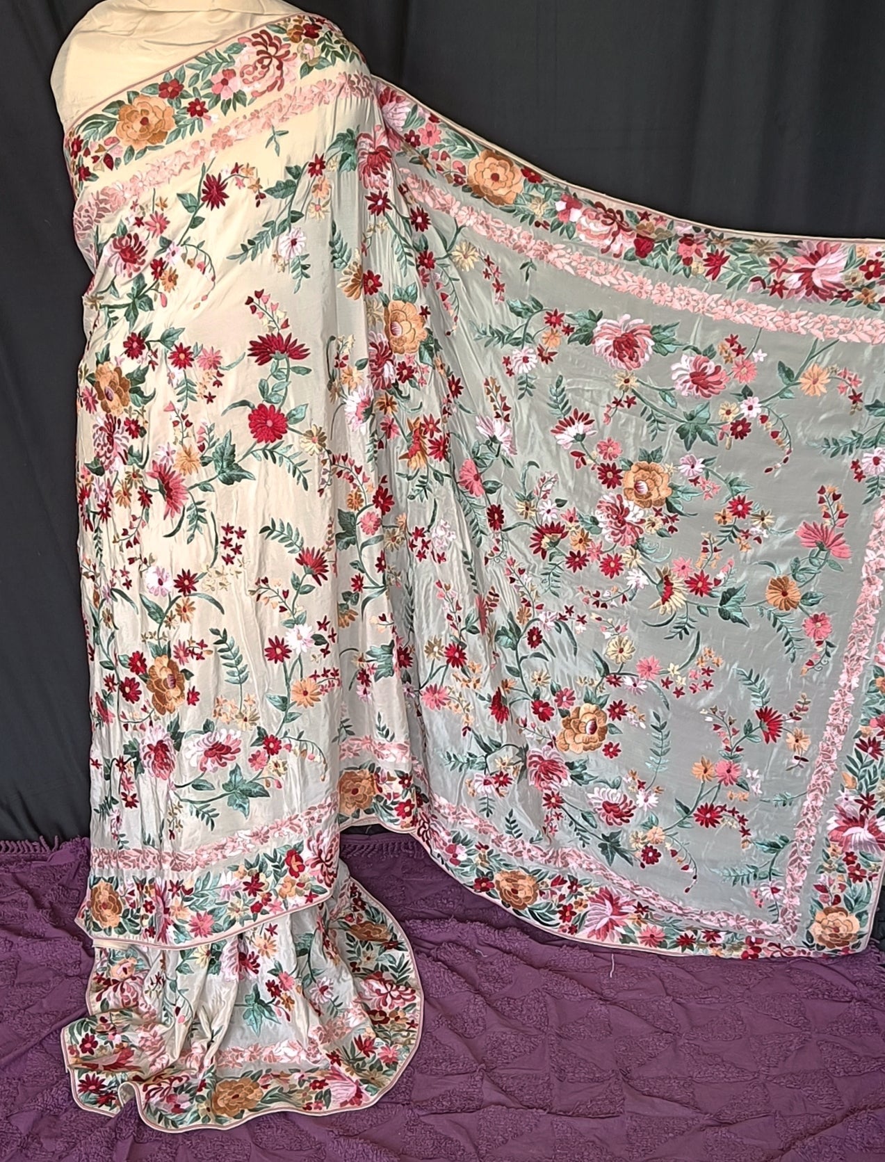 Cream Floral Bouquet Parsi Gara Pure Crepe Saree