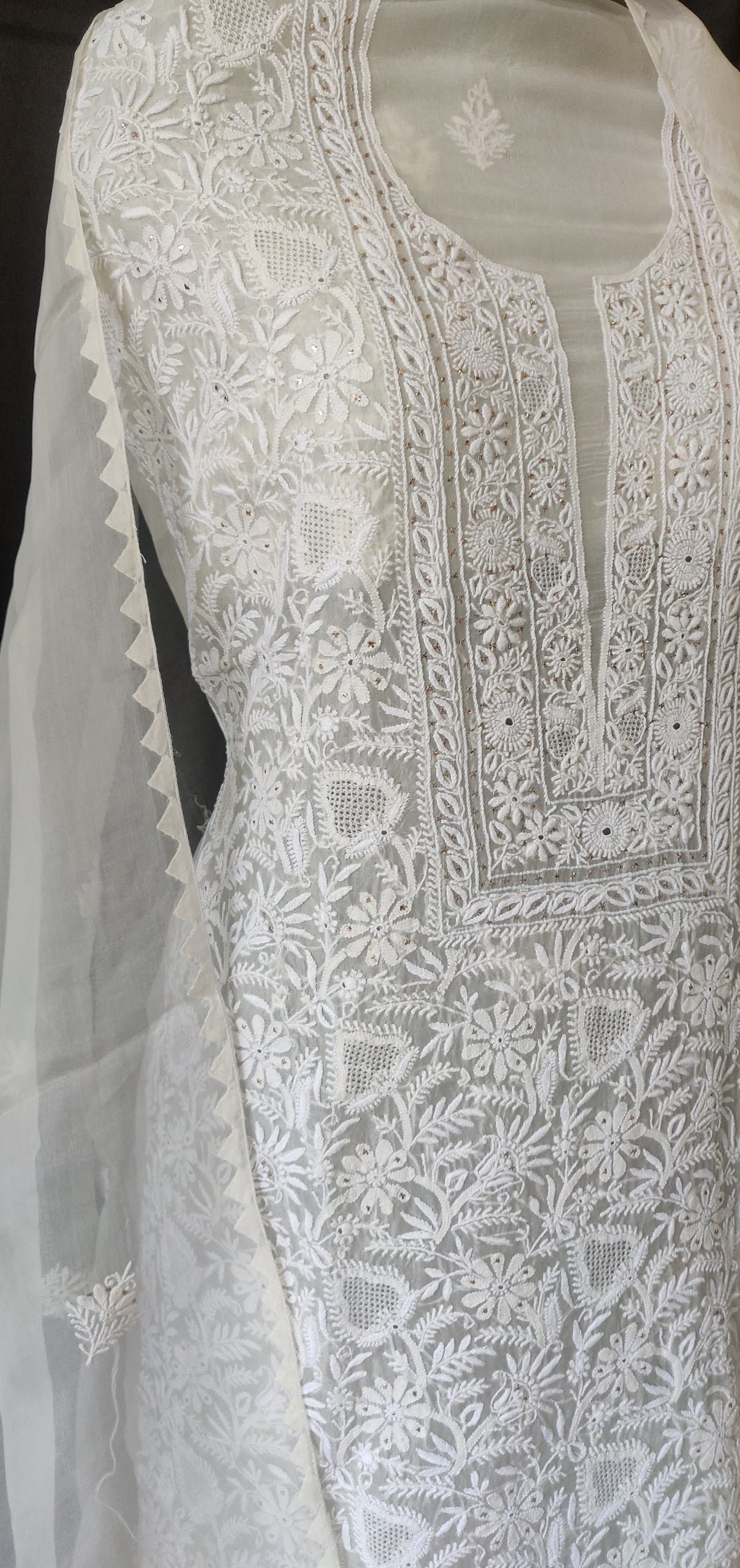 Ivory pure organza 3 taar Chikankari and mukaish kurta and dupatta