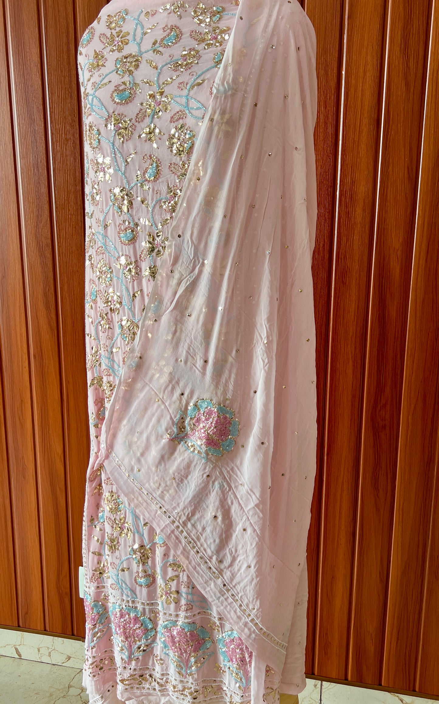 Ruhani Pink Mukaish and Cut dana Embroidered Kurta & Dupatta Set
