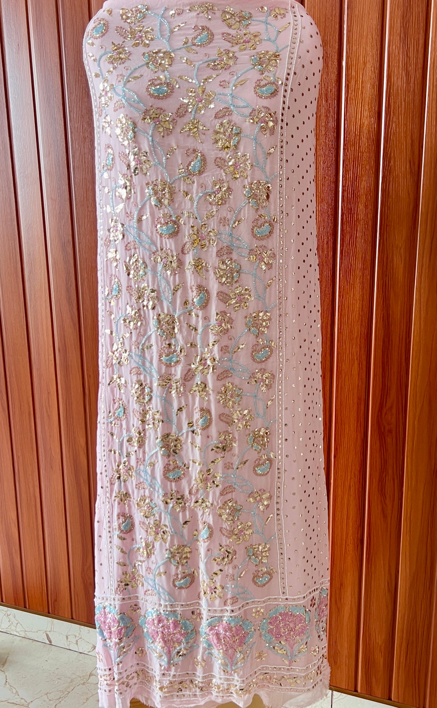 Ruhani Pink Mukaish and Cut dana Embroidered Kurta & Dupatta Set
