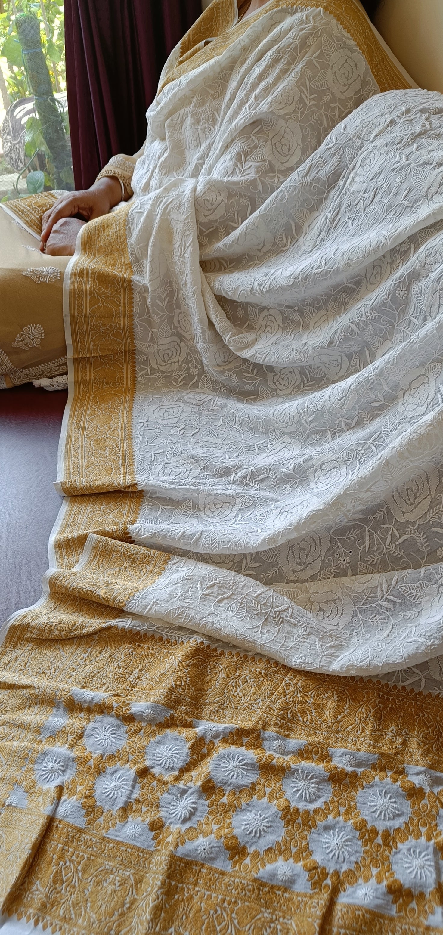Ruhani 3 taar Gulaab Pattern Chikankari Pure Georgette Dupatta