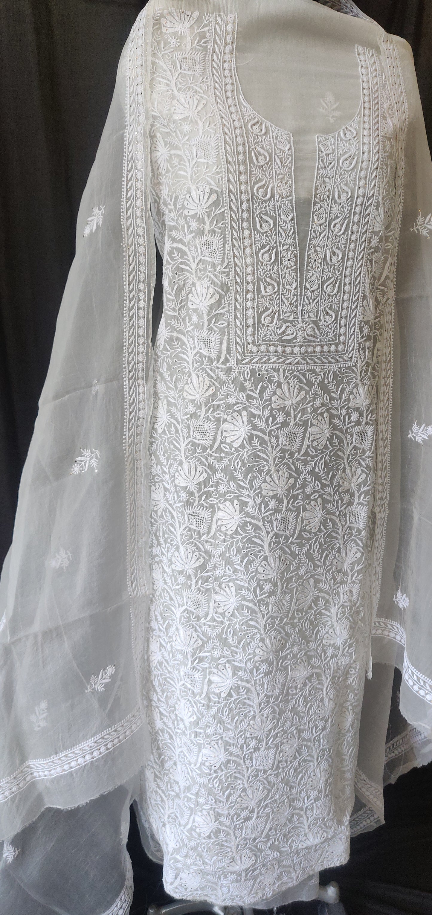 Ivory pure organza 3 taar Chikankari and mukaish kurta and dupatta